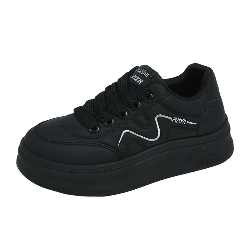 Korean version thick baseplate shoes women's spring 2025 new lightweight versatile casual sports bread shoes heightening white shoes