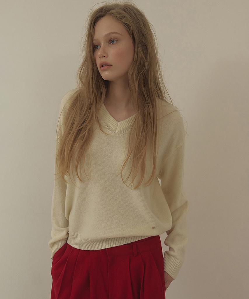 Lonkeu Wool V-Neck Knit (Ivory)