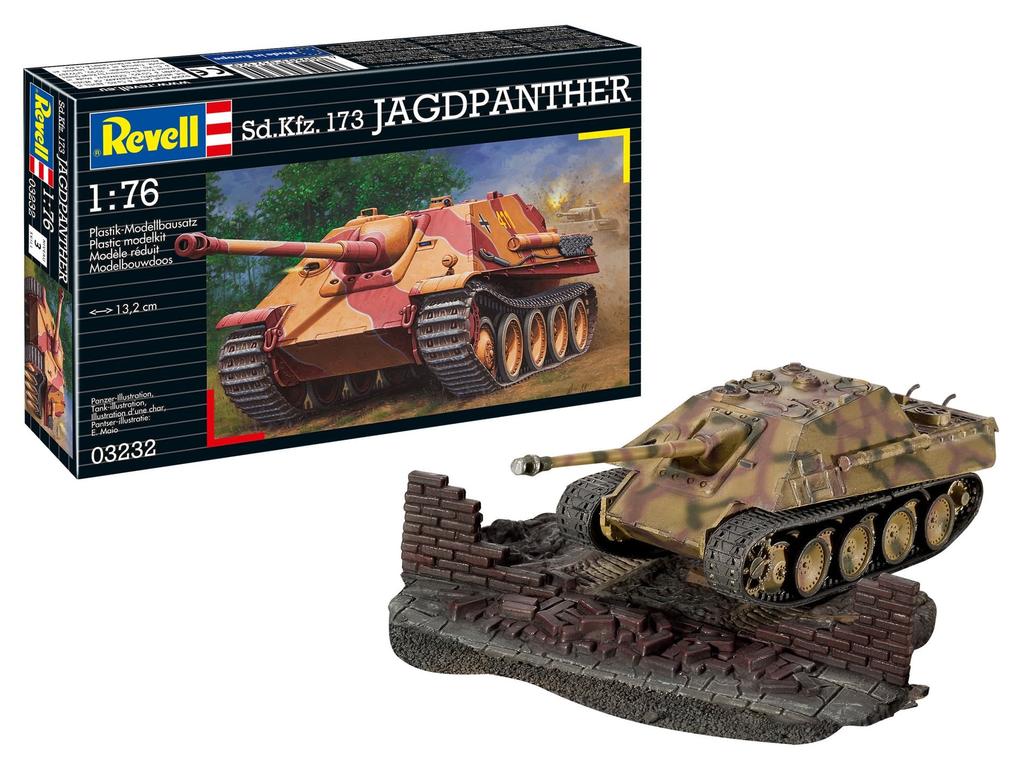 German Revell Jagdpanther with Diorama 03232 Plastic Model 1/76