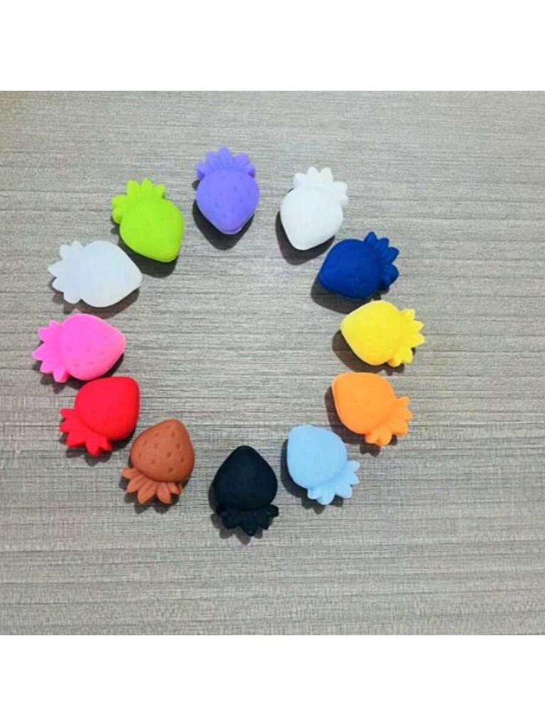 Segnabicchiere in silicone multicolore per vino rosso, ideale come ciondolo identificativo per bicchieri, etichette per feste e articoli per feste.