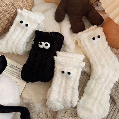 Lustige Socken mit großen Augen, flauschige Winter-Schlafsocken, warme, kuschelige Plüschsocken für Damen zum Entspannen und Schlafen im Haus