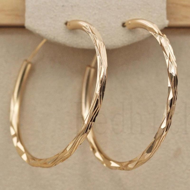 Brincos de argola grandes de cor dourada clássica para mulheres, brincos de casamento com relevo redondos e requintados, joias de noivado