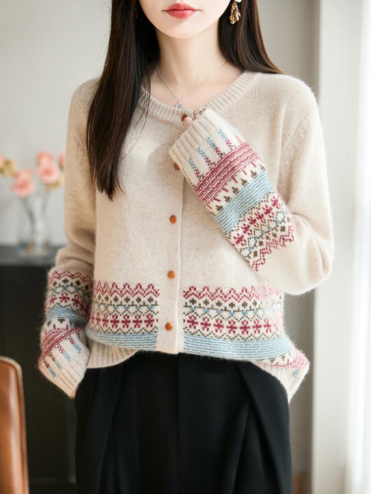 Retro Ethnic Style Jacquard Knit Cardigan - Women's Round Neck Single-Breasted Sweater for Autumn/Winter