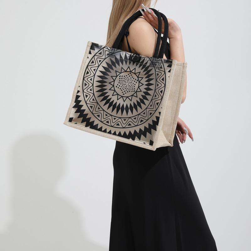 Fashionable Large Capacity Tote Bag for Summer New Personalized Student Class Bag Simple Niche Design Handbag