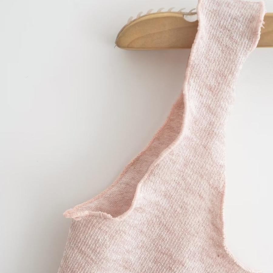 Летние женские вязаные топы без рукавов — фото 11