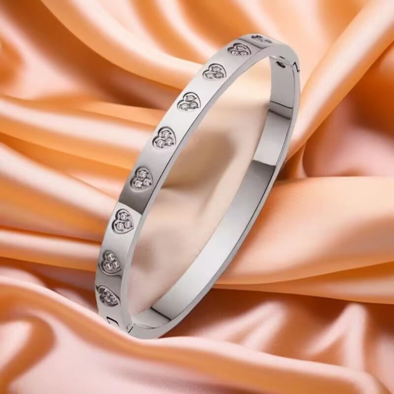 Women s Rhinestone Heart Titanium Steel Bracelet - High-End, Non-Fading, Stainless Steel Jewelry