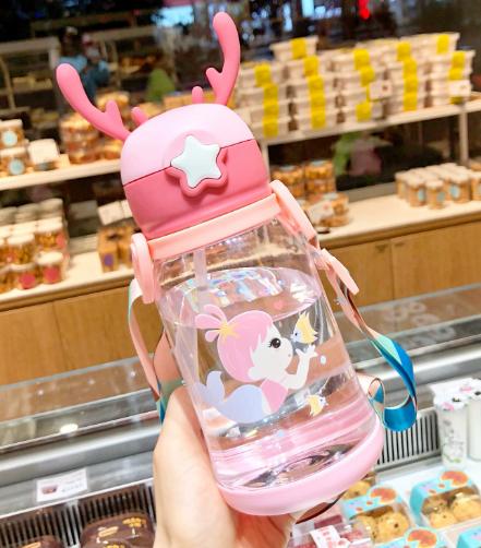 Convenient Plastic Straw Cup For Elementary School Students
