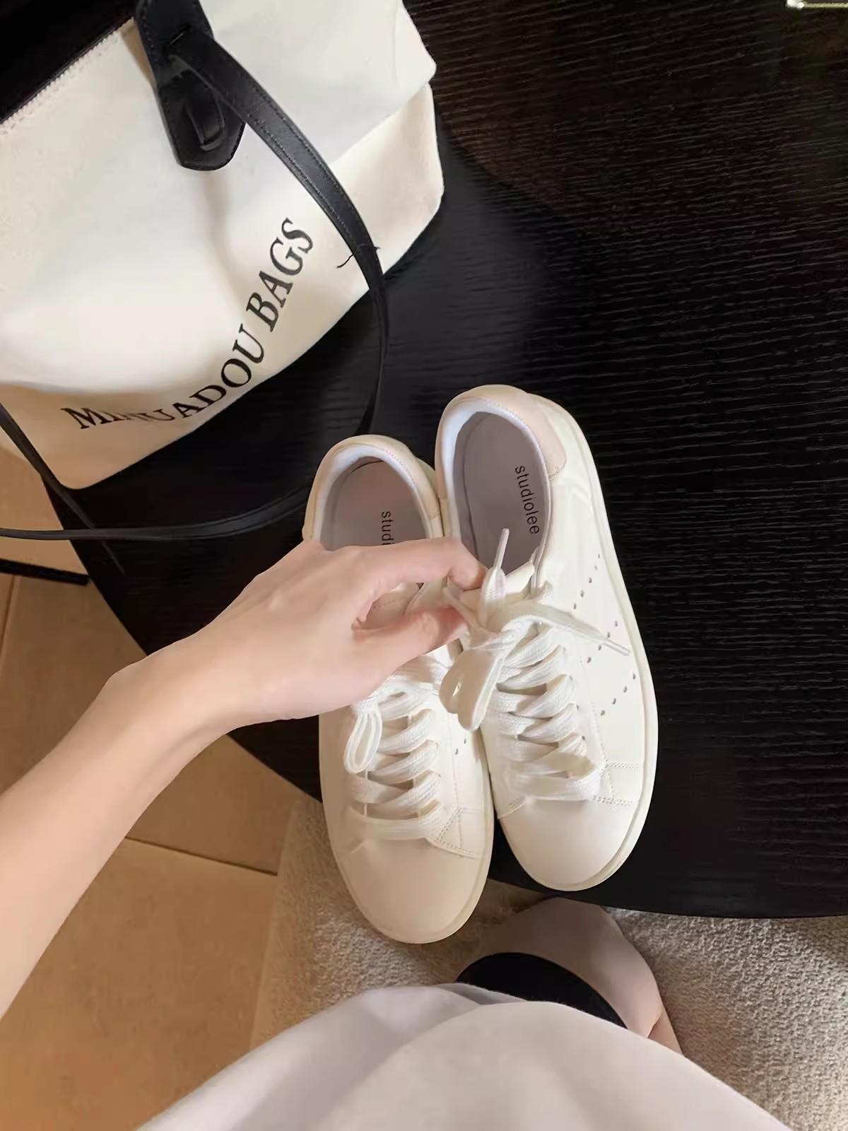 

Версия из коровьей кожи~ Виноградный того же цвета, что и кожа, ощущение ходьбы по дерьму, дышащие на шнуровке на толстой подошве, повседневные маленькие белые туфли, женские 40