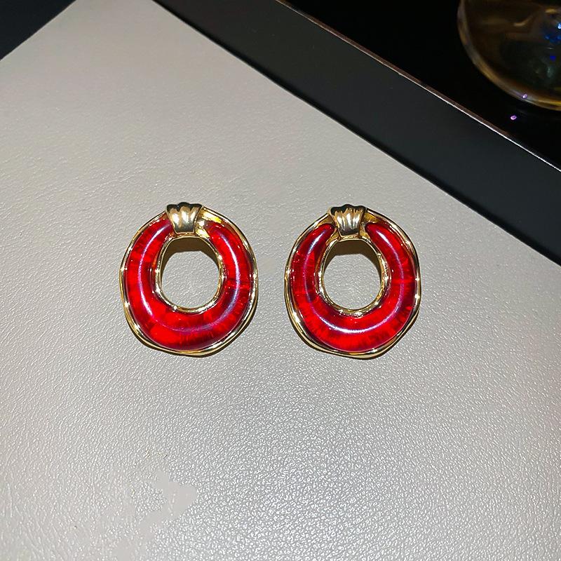 

Simple round geometric earrings retro Hong Kong style high-end stud earrings niche versatile design earrings
