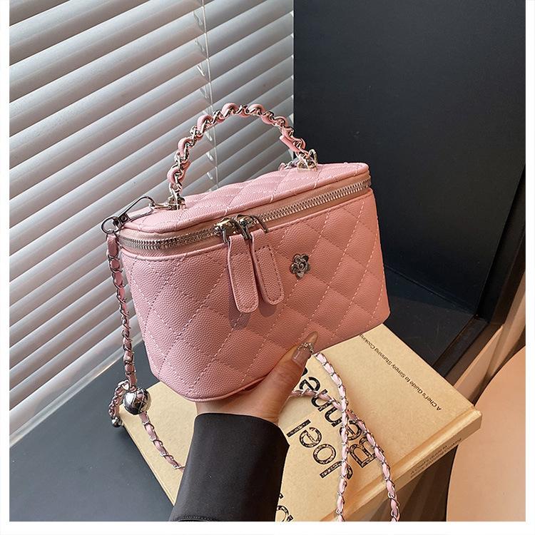 

Портативная Девушка 2025 Летняя Мода Простая Вышивка Ромбом Нить Сумка-Ведро Текстура Тренд Сумка Мессенджер розовый