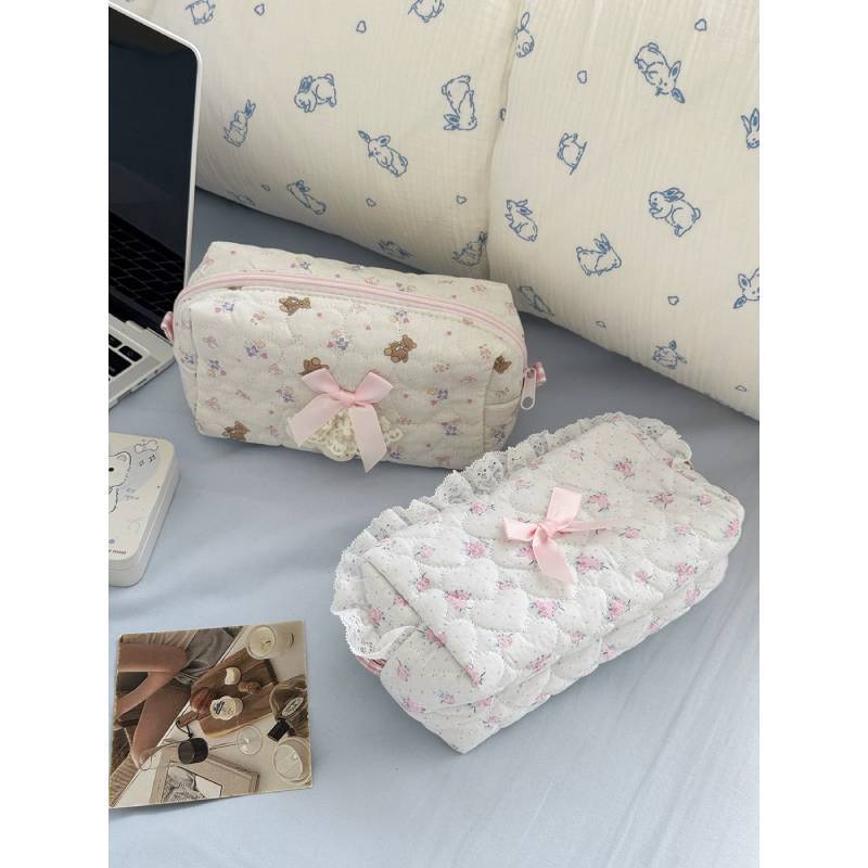Bear Sweetheart Quilted Storage Bag With Zipper For Students And Daily Use