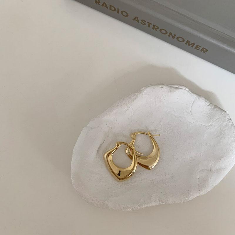 Retro Geometric Metal Earrings Women'S Niche Design Sense Unique Love Ear Buckle Trend Stud Earrings