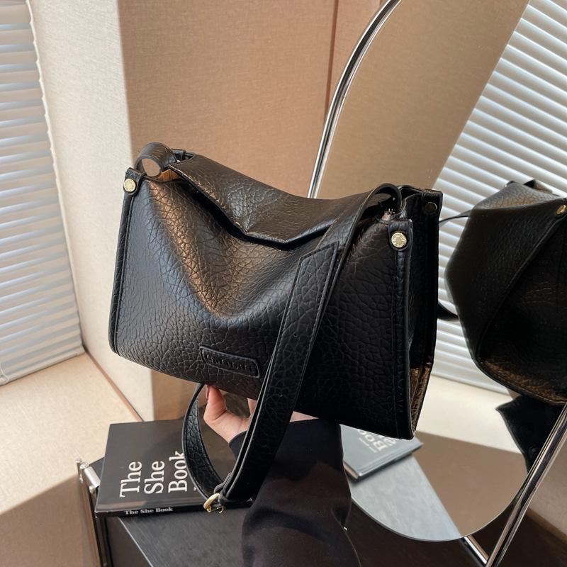 

Популярные сумки весна и лето новая нишевая матовая ретро сумка-мессенджер женская портативная сумка-подушка чёрный