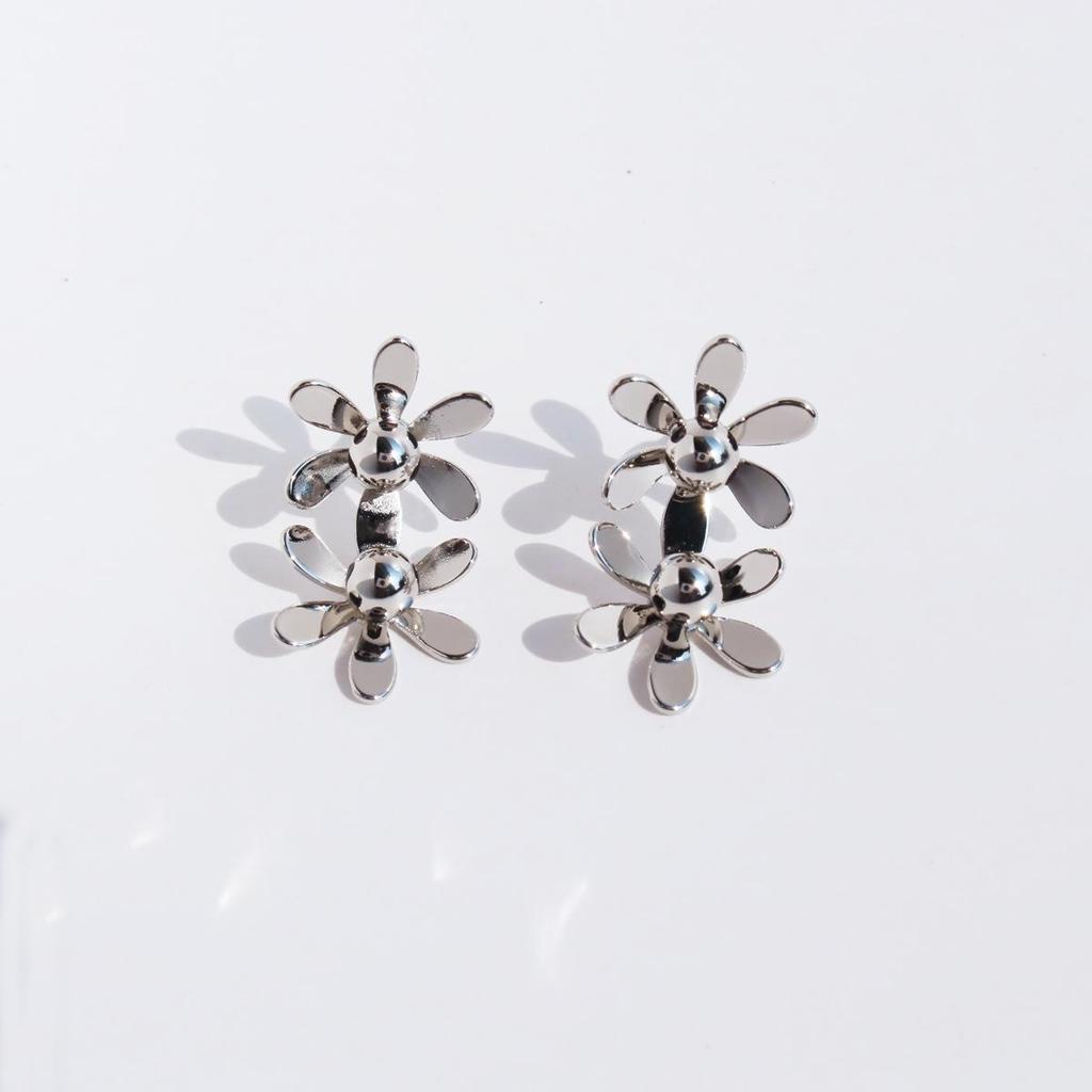 Stylish 3D Abstract Flower Stud Earrings: Silver Needle, Versatile & Chic for Women