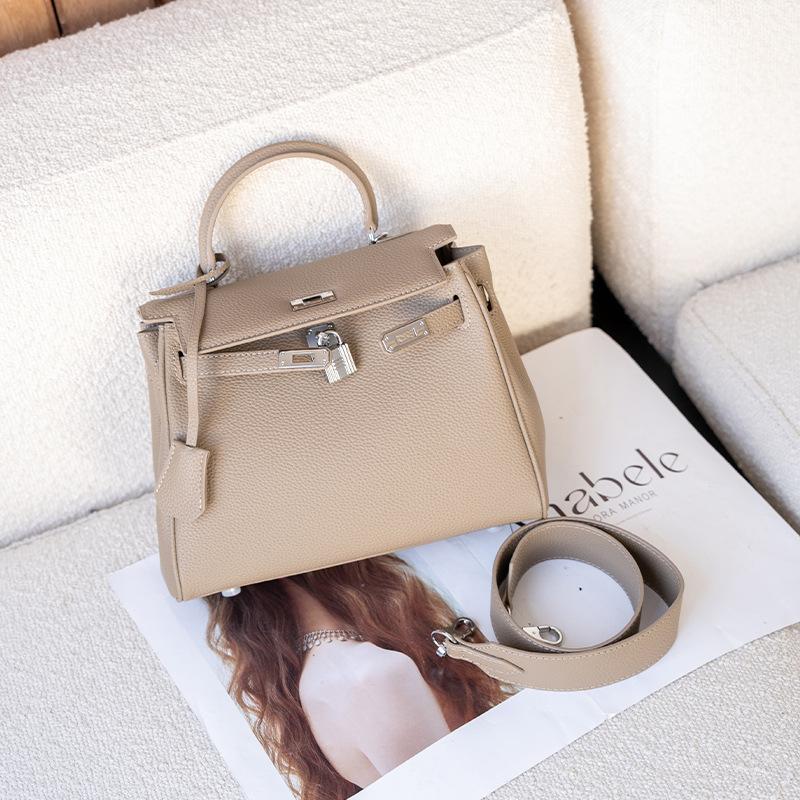 

2025 новая высококачественная сумка с широким плечевым ремнем женская сумка с узором личи на одно плечо через плечо сумка-ниша 25-11-18cm