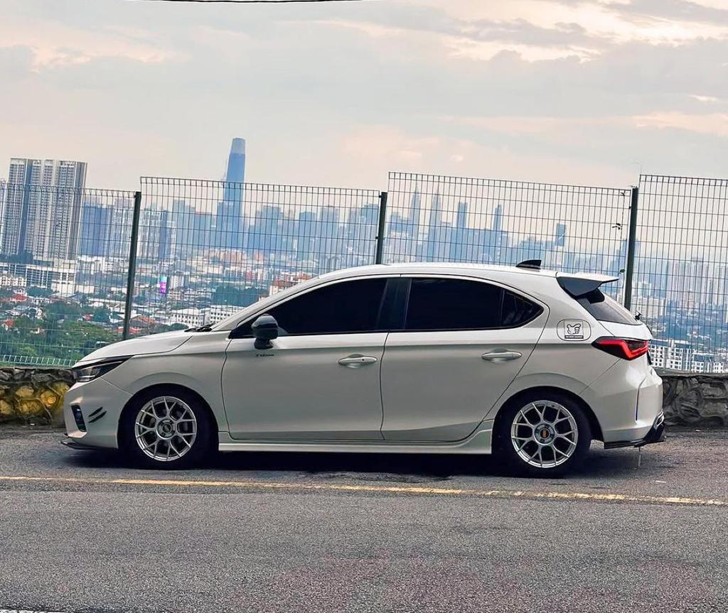 Compatible with 20 Honda CITY Fengfan models, RS large rear spoiler kit, including hatchback top spoiler, wind deflector, and rear diffuser.