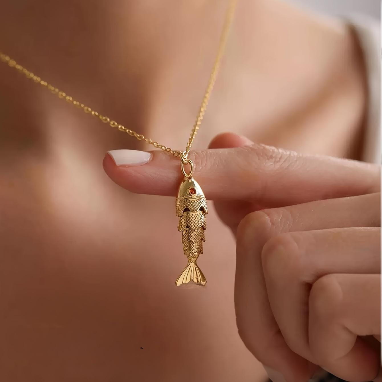 A simple four-section movable fish-shaped pendant