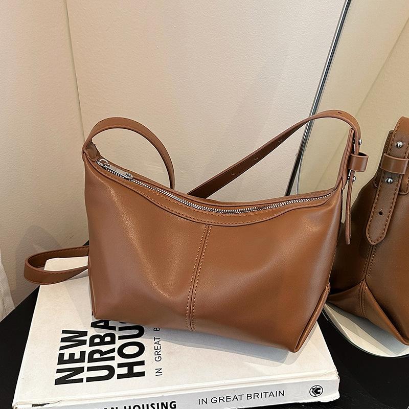 Niche Design Bag Women's New Casual Large-capacity Shoulder Messenger Bag Versatile Simple Dumpling Bag