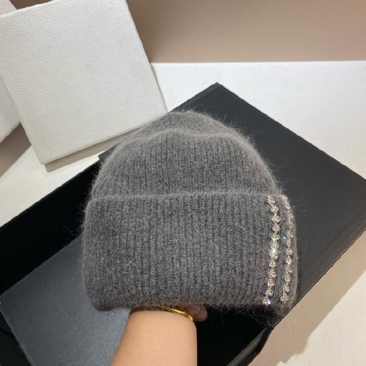 Rhinestones Unisex Hats Outdoor Fuzzy Winter Hat Handmade Protable Hat Suitable for Various Head Size