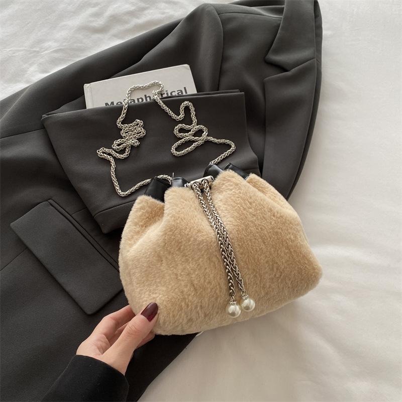 Niche fashion winter bag women's 2025 new personality trend bucket bag beautiful casual messenger bag casual bag