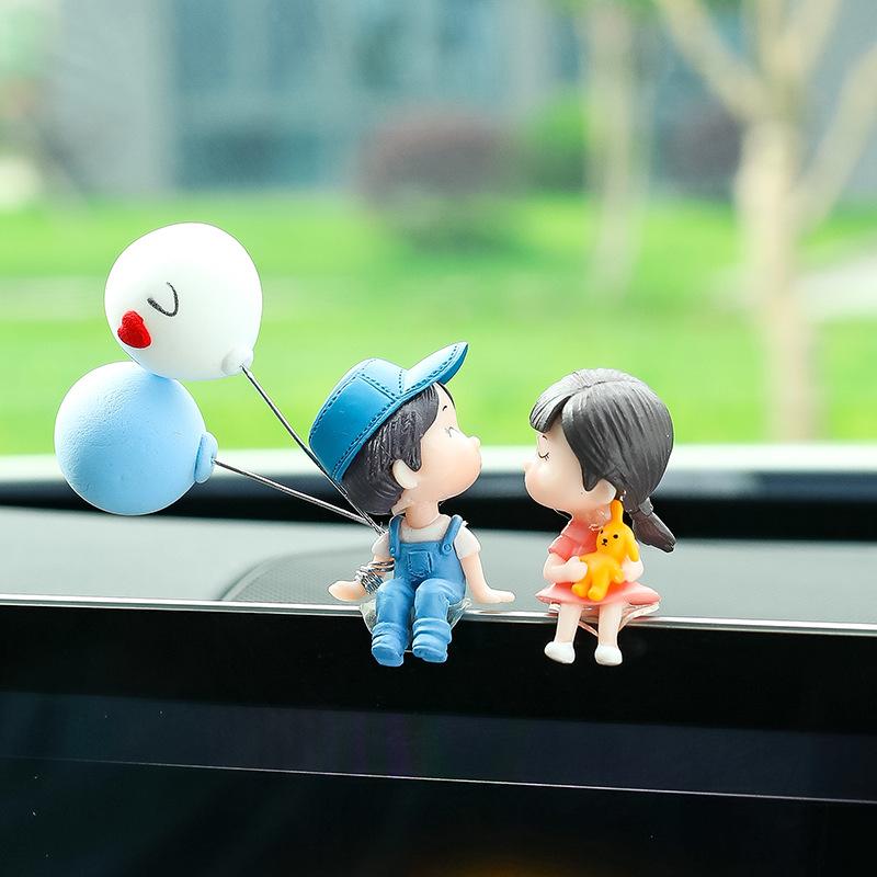 Auto-Dekoration, niedliche Cartoon-Paare, Action-Figur, Ballon-Ornament, Auto-Innenausstattung, Armaturenbrett-Zubehör für Mädchen, Geschenke