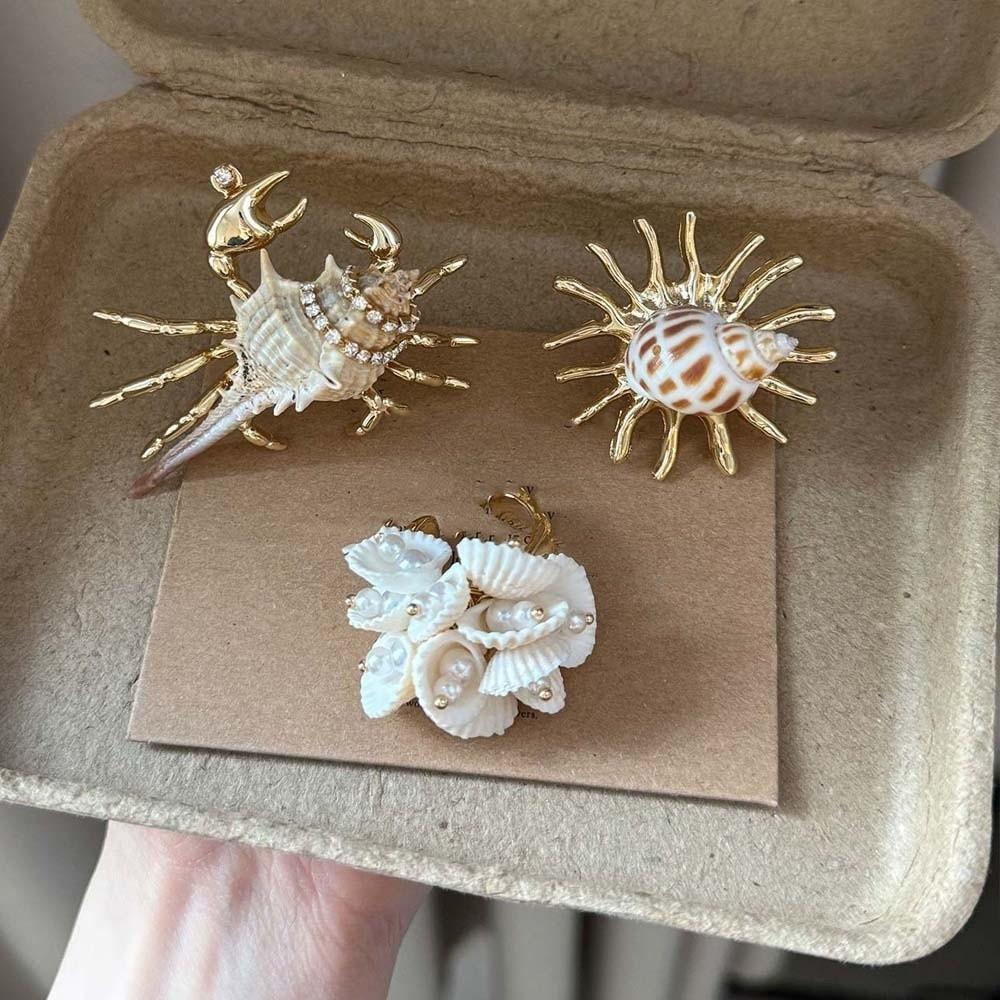 Sparkly Rhinestone Accents Hermit Crab Statement Ring  Beach Vacation Accessory