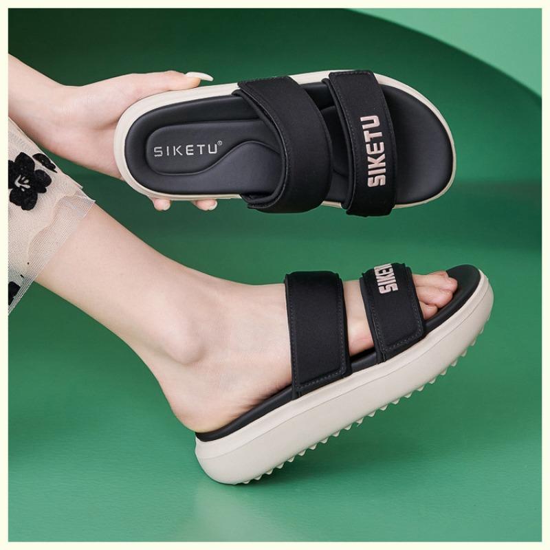 Il Nuovo Stile di Scarpe Sono Sandali Casual Semplici e a Suola Spessa