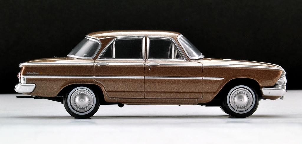 Tomica Limited Vintage Prince Gloria Super 6 Hnědá Hotový produkt 1/64 TLV-174b