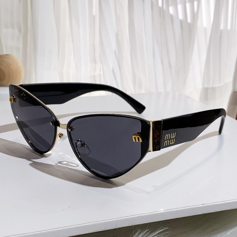 

2025 Новые солнцезащитные очки «кошачий глаз» с буквой M Интернет-знаменитости Ins Те же ретро-солнцезащитные очки, модные женские солнцезащитные очки 90315 чёрный