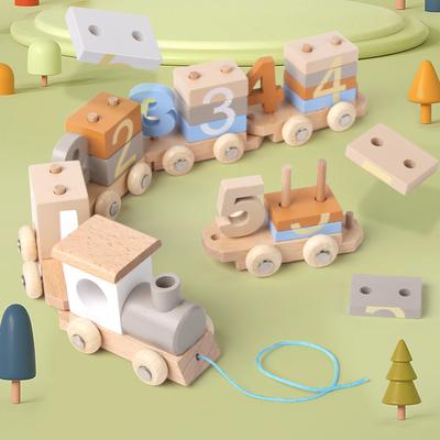Kinder ziehen kleine Eisenbahn Frühpädagogik Lernspielzeug Erleuchtung Digitale Farbkognition Collage Baustein