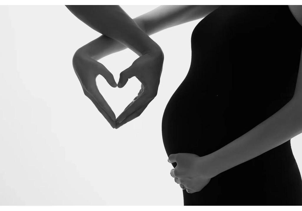 Modern Maternity Photoshoot Wear for Moms-to-Be: Studio & Home Outfits