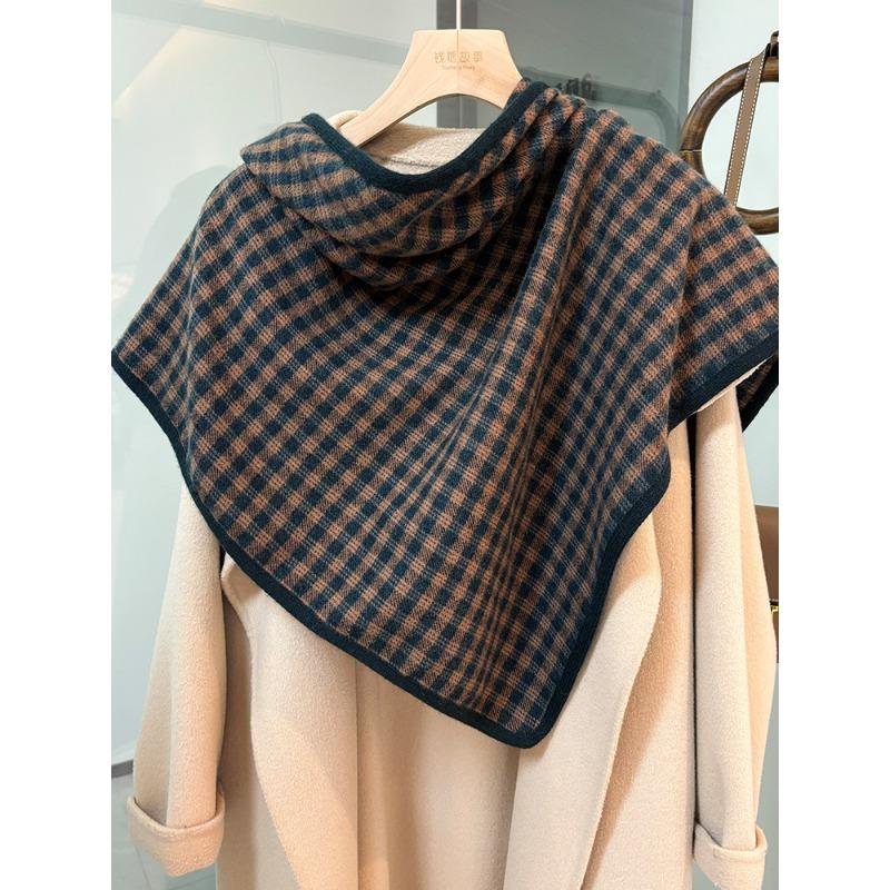 

The Grand Suergram Wool Triangular Scarf Is A Versatile and Multi-functional Scarf for Women in Winter It Can Be Used As Both A Neck and A Shawl