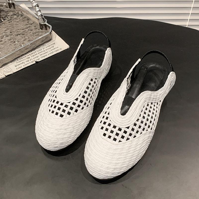 

French fashion versatile hollow breathable woven bag head sandals 2025 new retro fashion Roman sandals 40