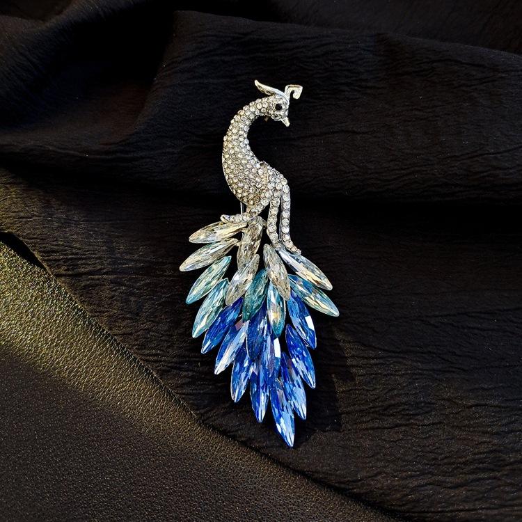 High-End Light Luxury Flower Brooch Female Heavy Industry Design Sense Animal Brooch Diamond Corsage Coat Clothing Accessories