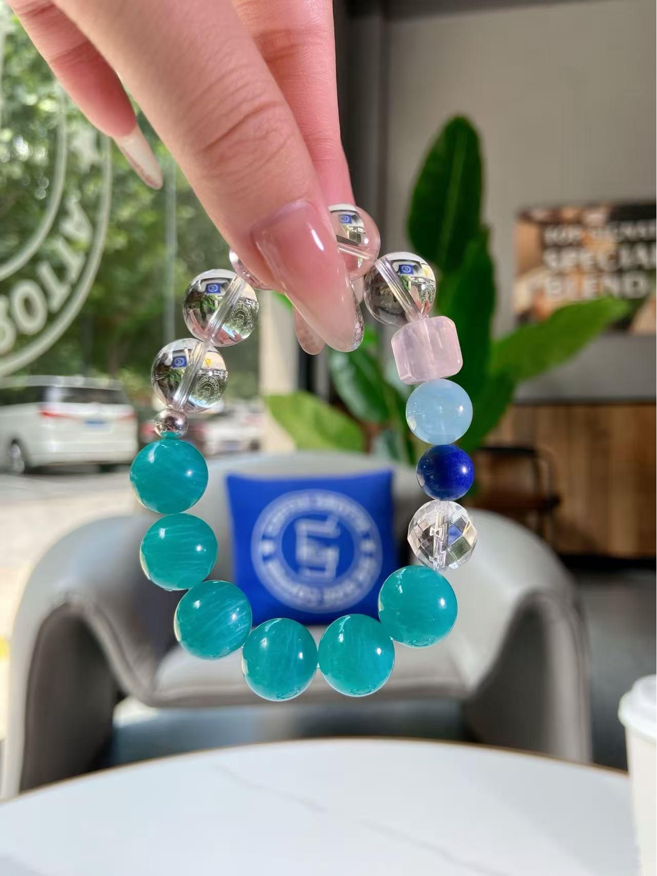 

Элегантный хрустальный браслет с амазонитом, аквамарином и розовым кварцем - Модный и универсальный