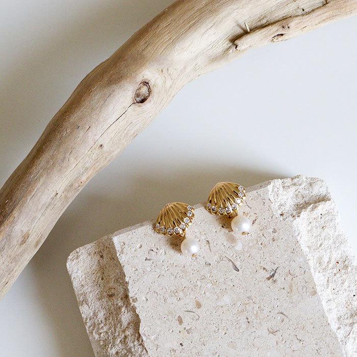 Exquisite Shell Gentle Style Pearl Earrings High-end Earrings Temperament Simple Earrings Women Retro