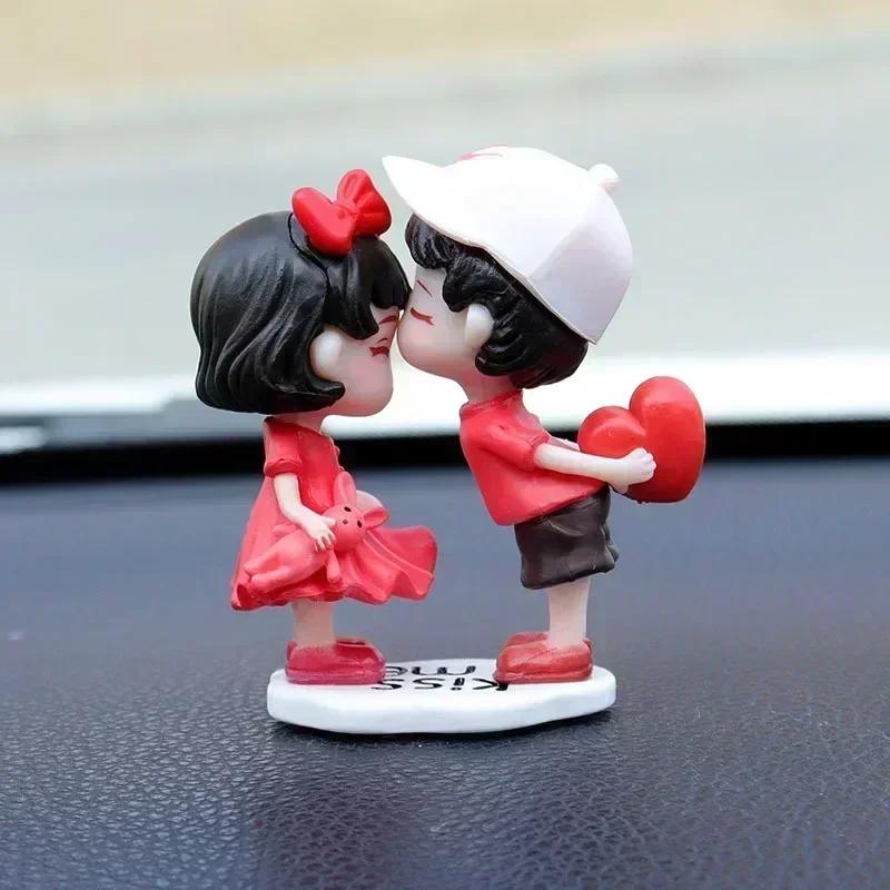Cartoon Resin Couples Figurine Cute Lovers Balloon Ornament for Car Dashboard  Office Desktop Home Decor Lovely Kiss Miniatures