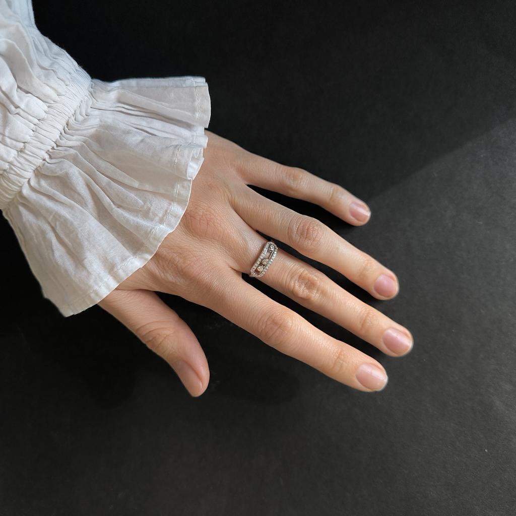 Серебряное кольцо с фианитами, вес изделия 2,35 гр (2208860)