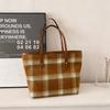 Stylish And Spacious Women's Shoulder Bag In Trendy Wool Fabric For Everyday Use