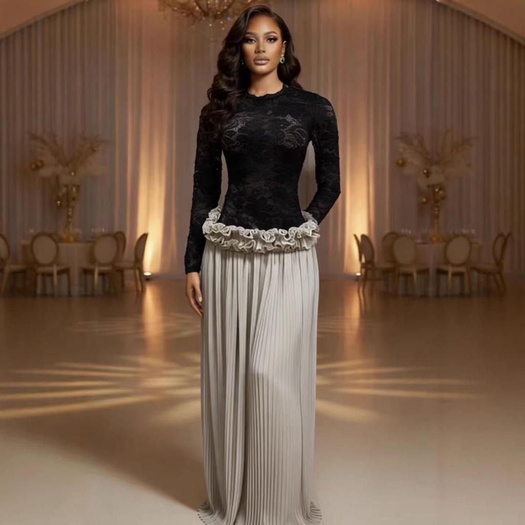 Elegantes Abendkleid mit hohem Bund, langen Ärmeln, Spitze und plissiertem Rüschenrock