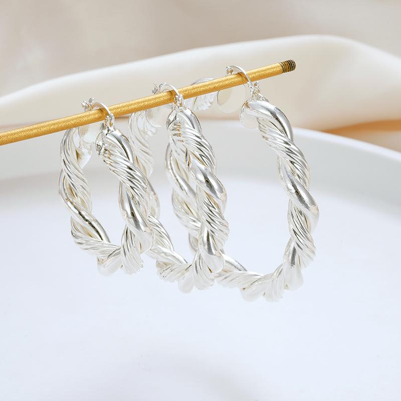 European Chunky Twist Hoop Earrings for Women: Gold or Silver, Fashionable & Versatile Luxury Ear Jewelry
