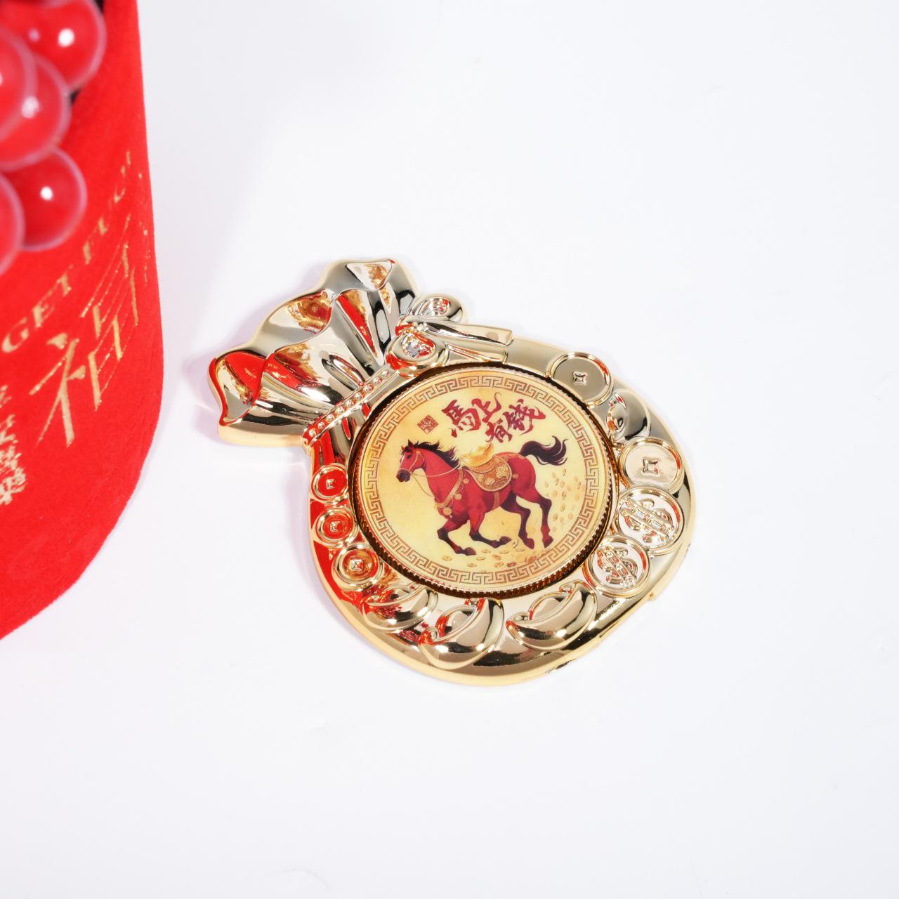 Year of the Horse Lucky Bag: Wealth Spinning Top Phone Holder & Rotating Lazy Phone Case золотой
