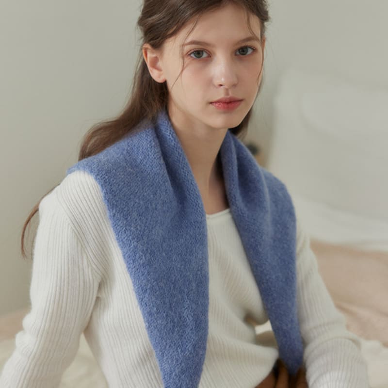 murmur [Free Pearl Earrings] Soft triangle muffler (4 colors)