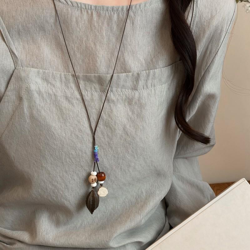 High-End Women's Retro Oval Geometric Resin Necklace