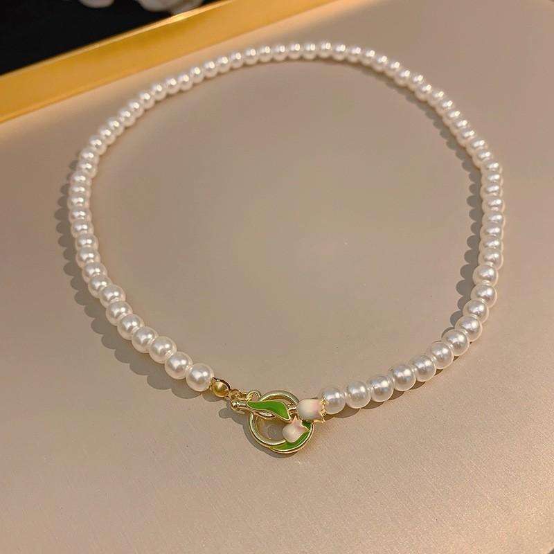 Baroque Pearl Necklace Women's Niche Light Luxury Versatile Love Beaded Collarbone Chain Temperament Pendant Wind