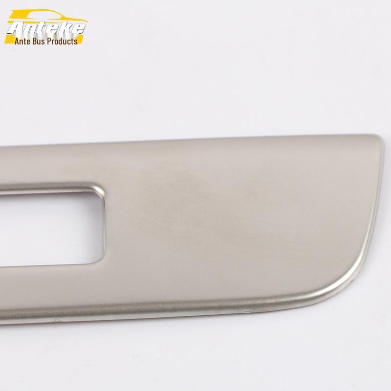 Rear USB Port and Cigarette Lighter Decorative Frame for 19 Baojun RM5 Models