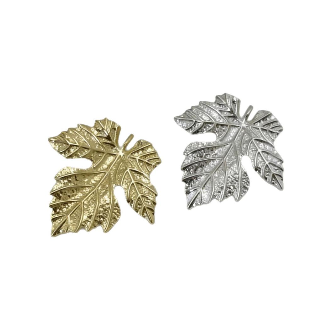 Elegant French Maple Leaf Brooch - Women's Versatile Accessory for Daily Wear and Vacations