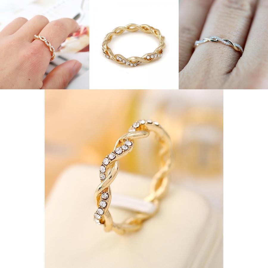 Premium Quality Gold Gemstone Anniversary Ring For Women With Classic Round Cut Design