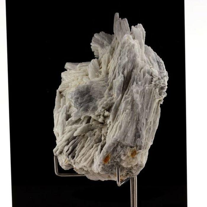Pierres et Minéraux. Wollastonite. 881.40 ct. Ibity, Antsirabe, Vakinankaratra, Madagascar.