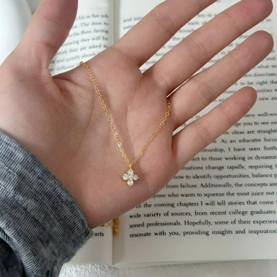 Zircon Four-Leaf Flower Jewelry Set: Necklace, Earrings, Bracelet & Ring - Trendy Style Clavicle Chain